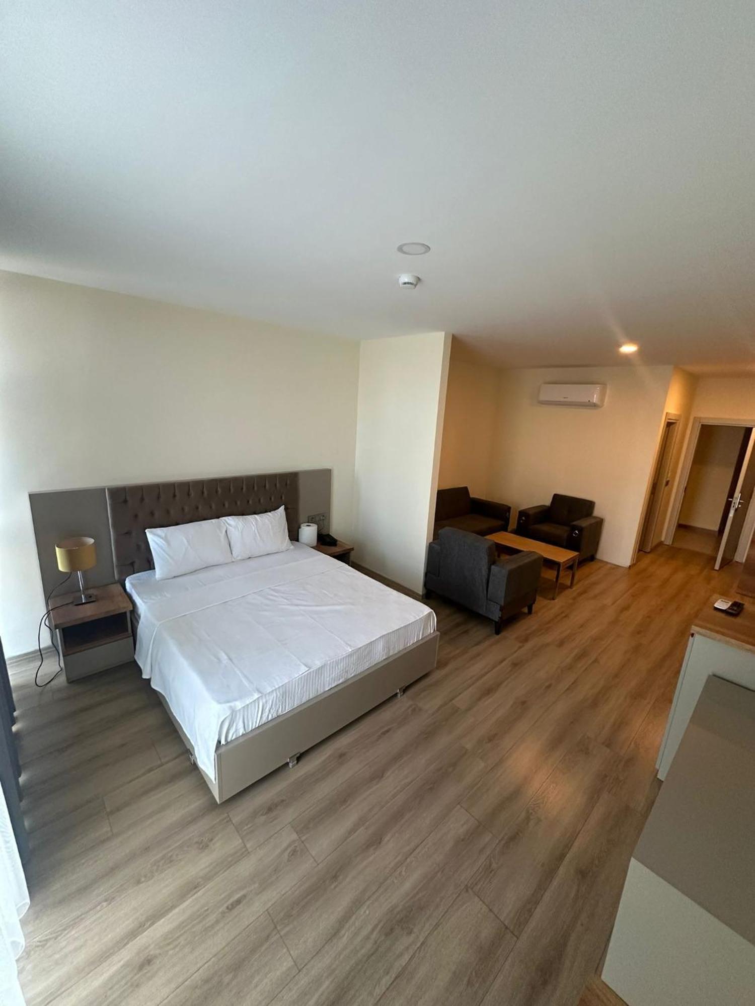 Hotel Lara Street
